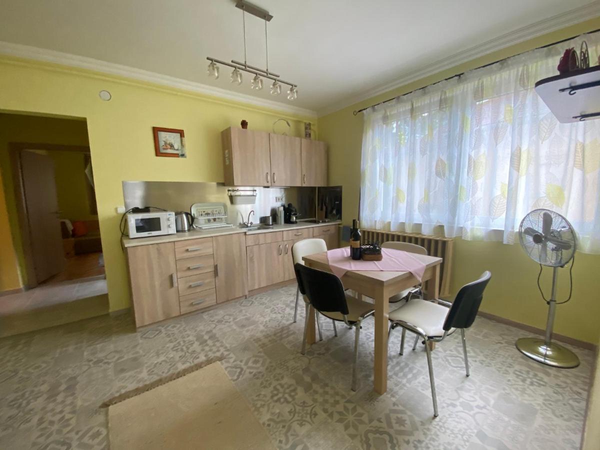 אגר Eszter Apartman מראה חיצוני תמונה