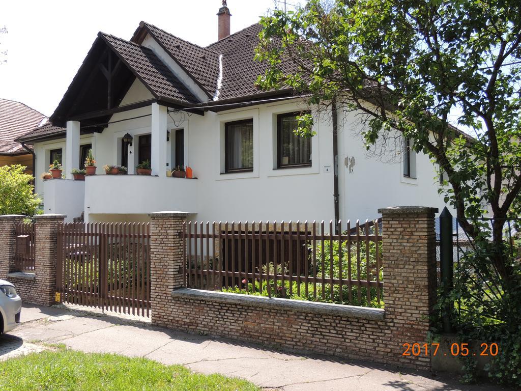 אגר Eszter Apartman מראה חיצוני תמונה