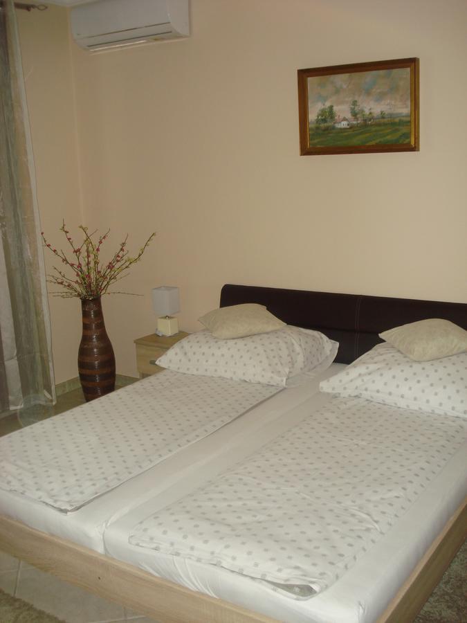 אגר Eszter Apartman מראה חיצוני תמונה
